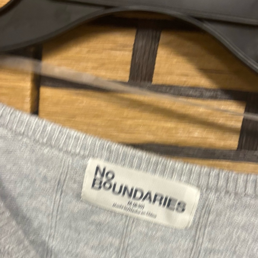No Boundaries Gray Ribbed Top Size Medium - Picture 5 of 7